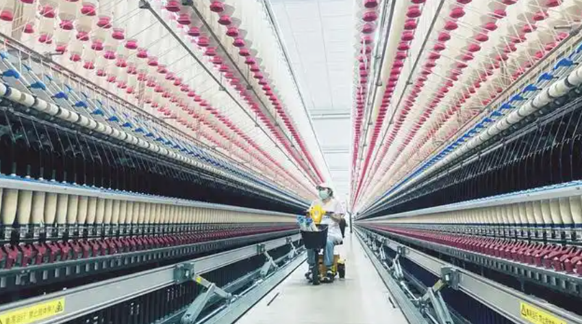 岳企智造記丨告別“老師傅”，科力嘉紡織數(shù)據(jù)驅(qū)動(dòng)引領(lǐng)行業(yè)智能化升級(jí)——56項(xiàng)專(zhuān)利支撐生產(chǎn)動(dòng)態(tài)“指尖管理”